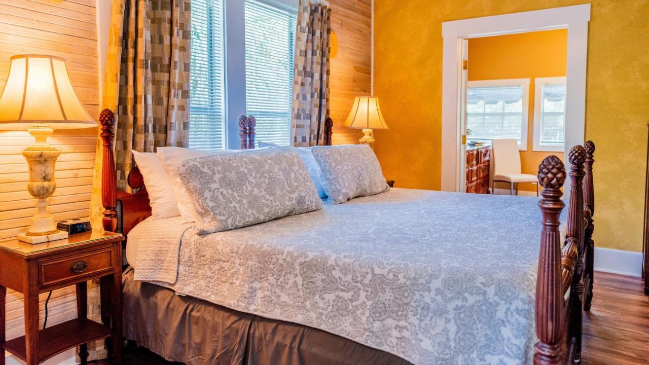 דנידין Meranova Guest Inn מראה חיצוני תמונה